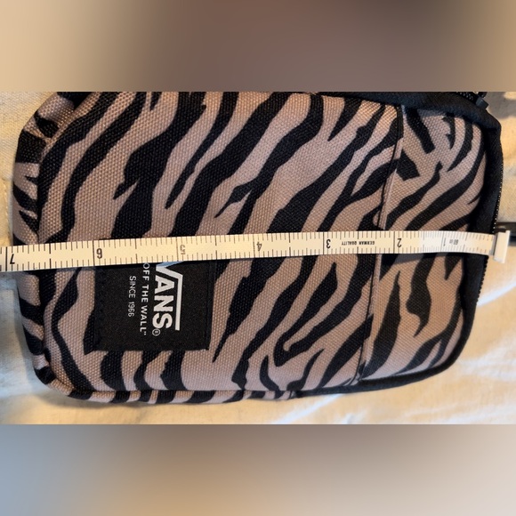 Mew Vans Women’s Crossbag/ Zibra print - Picture 4 of 10